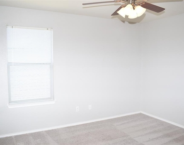 375 Housefinch Loop - Photo Thumbnail 16