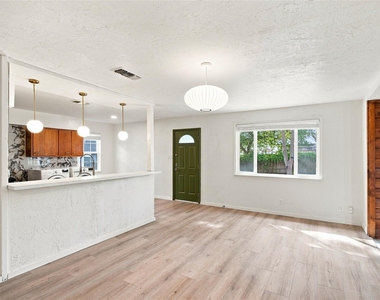 4606 S 2nd St - Photo Thumbnail 4