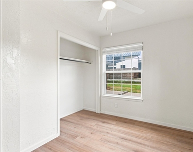 4606 S 2nd St - Photo Thumbnail 14
