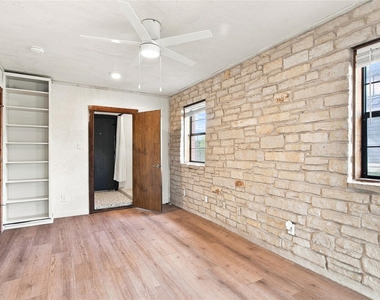 4606 S 2nd St - Photo Thumbnail 11