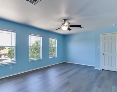1004 W South St - Photo Thumbnail 15