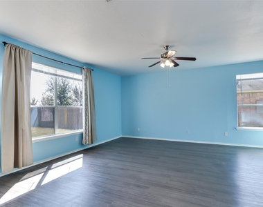 1004 W South St - Photo Thumbnail 7