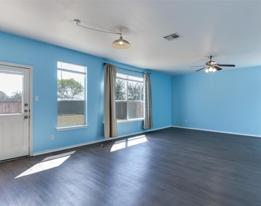 1004 W South St - Photo Thumbnail 6