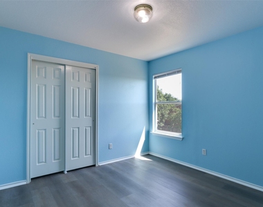 1004 W South St - Photo Thumbnail 20