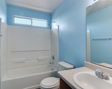1004 W South St - Photo Thumbnail 22