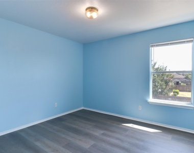 1004 W South St - Photo Thumbnail 19