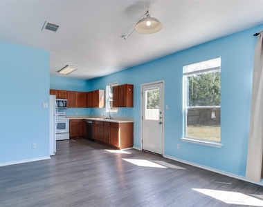1004 W South St - Photo Thumbnail 5