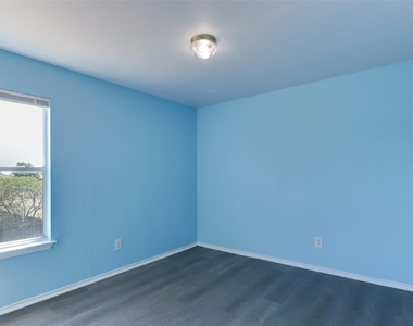 1004 W South St - Photo Thumbnail 21