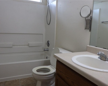 1004 W South St - Photo Thumbnail 4