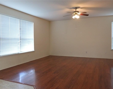 1004 W South St - Photo Thumbnail 3
