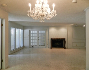 3713 Meredith St - Photo Thumbnail 2
