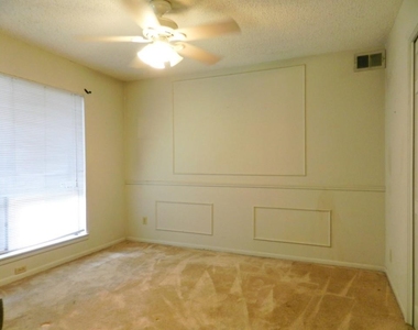 3713 Meredith St - Photo Thumbnail 17