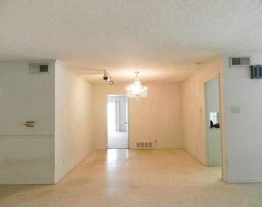 3713 Meredith St - Photo Thumbnail 8