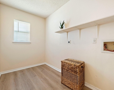 2600 Andres Way - Photo Thumbnail 16