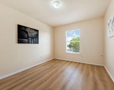 2600 Andres Way - Photo Thumbnail 12