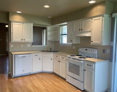 206 E Walter St - Photo Thumbnail 2