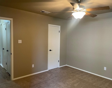 206 E Walter St - Photo Thumbnail 5
