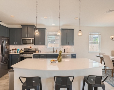 412 Arrowhead Vine St - Photo Thumbnail 9