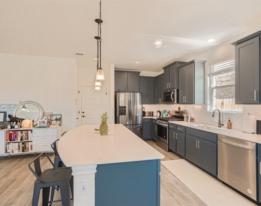 412 Arrowhead Vine St - Photo Thumbnail 2