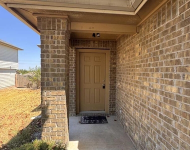 114 Leon River Loop - Photo Thumbnail 1