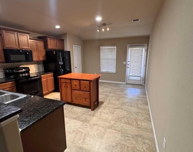 114 Leon River Loop - Photo Thumbnail 17