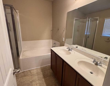 114 Leon River Loop - Photo Thumbnail 5