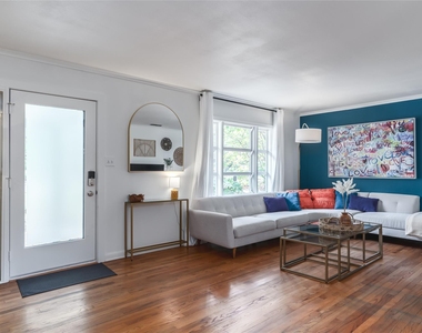 6004 Woodview Ave - Photo Thumbnail 4
