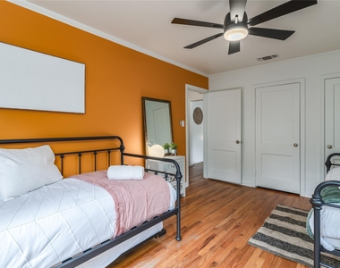 6004 Woodview Ave - Photo Thumbnail 17