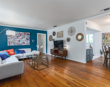 6004 Woodview Ave - Photo Thumbnail 3