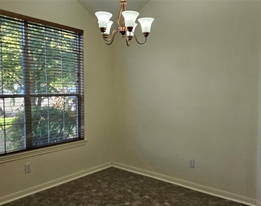 107 Helen Cv - Photo Thumbnail 19