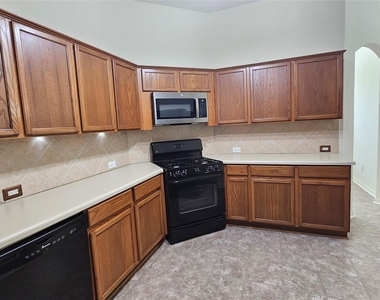 107 Helen Cv - Photo Thumbnail 22