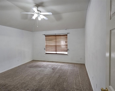 107 Helen Cv - Photo Thumbnail 27