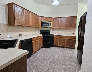 107 Helen Cv - Photo Thumbnail 26