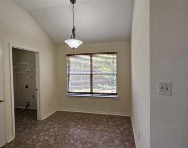 107 Helen Cv - Photo Thumbnail 18