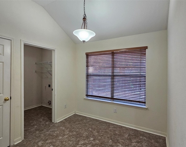 107 Helen Cv - Photo Thumbnail 21