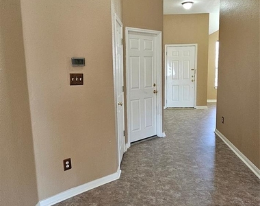 107 Helen Cv - Photo Thumbnail 2