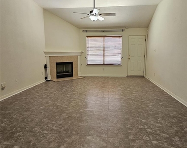 107 Helen Cv - Photo Thumbnail 17