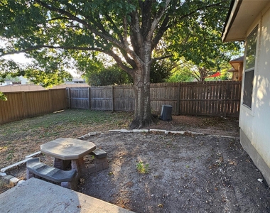 107 Helen Cv - Photo Thumbnail 31