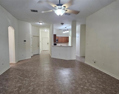 107 Helen Cv - Photo Thumbnail 23