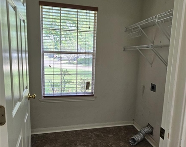 107 Helen Cv - Photo Thumbnail 19