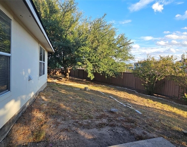 107 Helen Cv - Photo Thumbnail 32