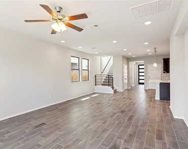 9105 White Coral Dr - Photo Thumbnail 7