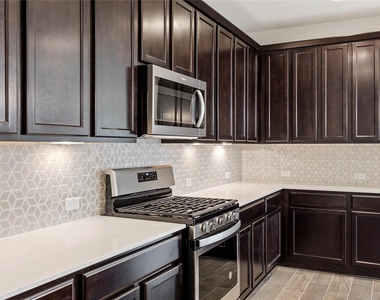 9105 White Coral Dr - Photo Thumbnail 3