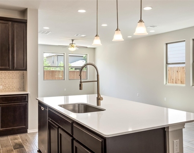 9105 White Coral Dr - Photo Thumbnail 5