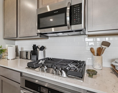 8112 Turning Leaf Cir - Photo Thumbnail 12