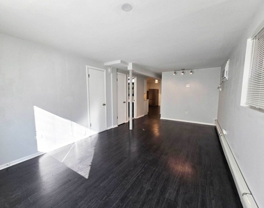 5972 S Archer Avenue - Photo Thumbnail 3