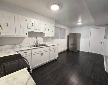 5972 S Archer Avenue - Photo Thumbnail 6