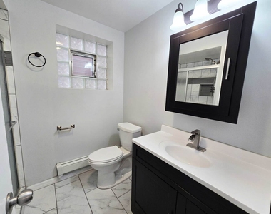 5972 S Archer Avenue - Photo Thumbnail 12