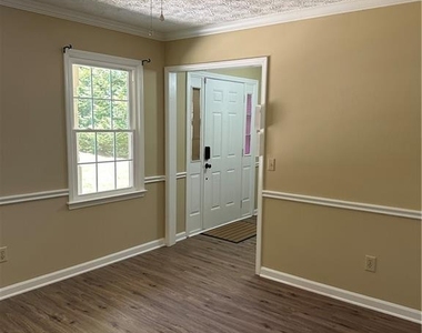 3305 Maple Ridge Court - Photo Thumbnail 2