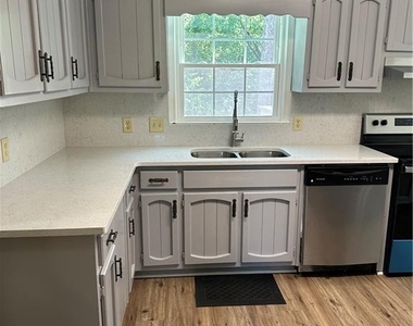 3305 Maple Ridge Court - Photo Thumbnail 12